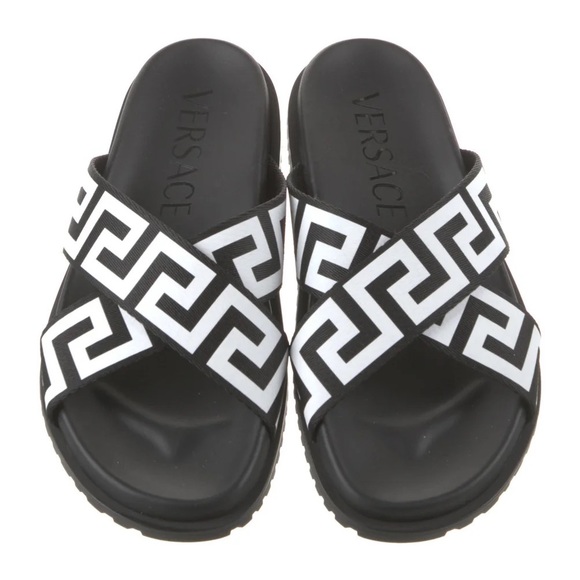 VERSACE 💯 Authentic 
Canvas Printed Slides
Size: EU 39 - Picture 1 of 13